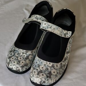 Floral Drew Diabetic Mary Jane Shoes With Velcro Closure